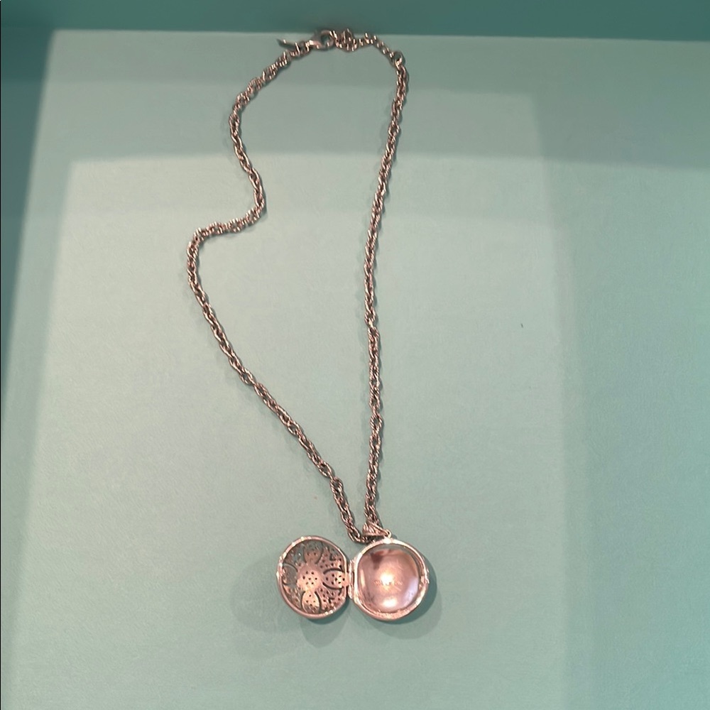 Elegant Pink Pendant Necklace - Picture 2 of 3